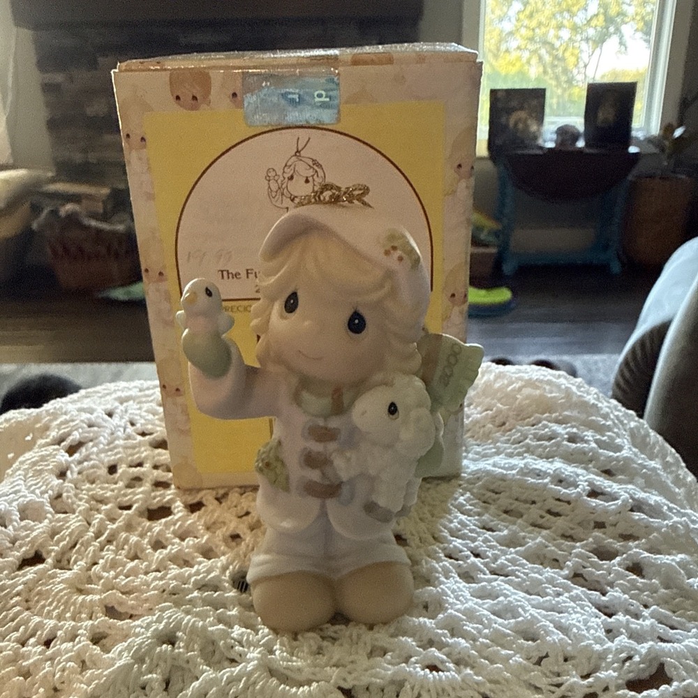 Precious Moments 2000 Figurine 'The Future Is In Our Hands' Ornament – 730076